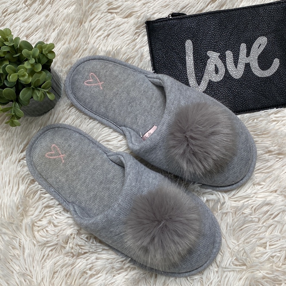 🎉HP🎉 Victoria’s Secret Pompom Slippers 💗 Gray